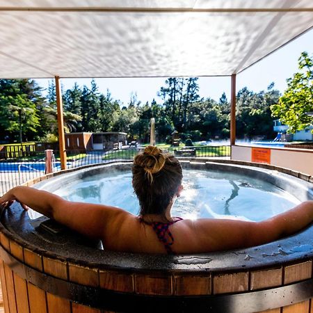 Sapphire Springs Holiday Park And Thermal Pools カティカティ エクステリア 写真